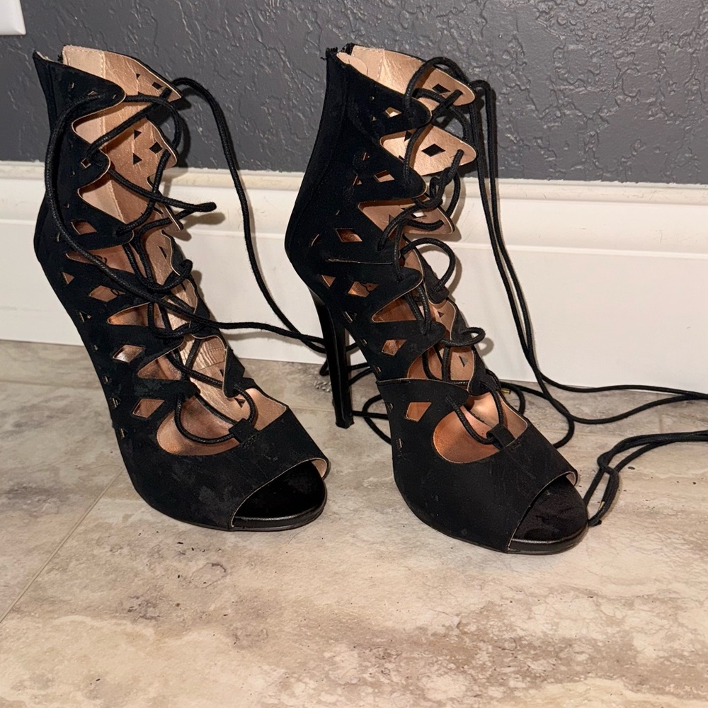 Elegant Black Lace-Up Heels size 7